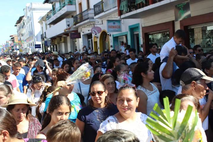 La Peregrinación de Los Favorecidos recuerda el milagro de la Virgen de Guadalupe a vallartenses