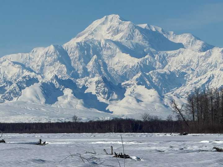 Murkowski tries again to change mountain's name to Denali