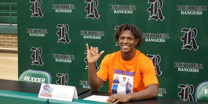 Rudder’s Brandon Brown signs national letter of intent to play Division One football