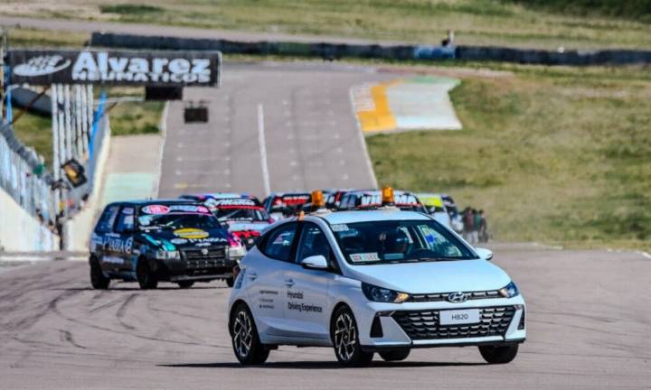 El Fiat Uno Pista define quién será el campeón en el autódromo bahiense