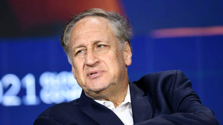 AMC says Aron to continue as theater chain's CEO after minor stroke