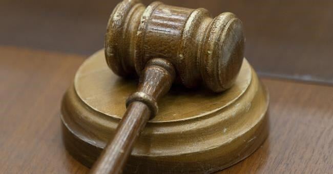 Murder suspect’s theft trial postponed