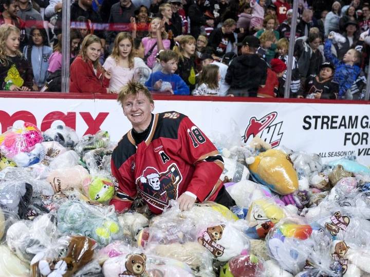 Third-period goal well worth wait in Calgary Hitmen Teddy Bear Toss