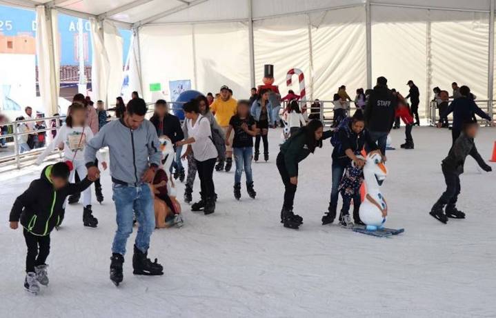 Instalan pista de hielo en Huixquilucan para celebrar la temporada decembrina﻿