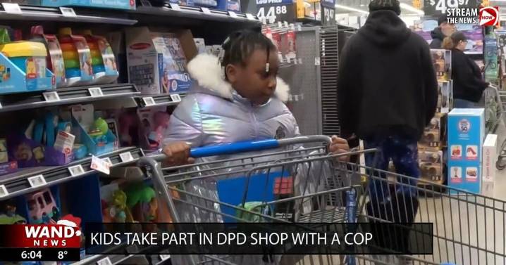 Decatur Police spread cheer through 'Shop with a Cop'