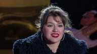 Kelly Clarkson's new family photo has fans all saying the same thing