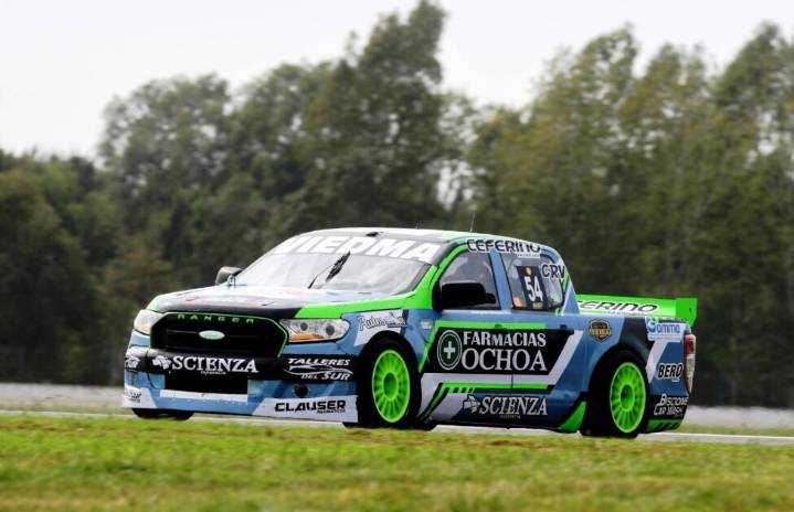 Los hermanos Ochoa dan pelea en la definición de las PickUps en el autódromo de La Plata