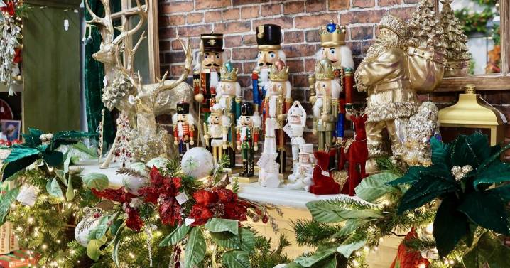 Create with a personal touch: Design the perfect holiday mantel
