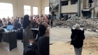 Estudiantes de Gaza regresan a escuelas en ruinas