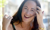 Sophie Kinsella, autora de las exitosas novelas “Shopaholic”, muere a los 55 años