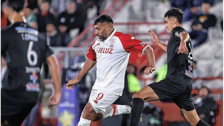 Wanchope Ábila no será tenido en cuenta por Diego Martínez y se va de Huracán