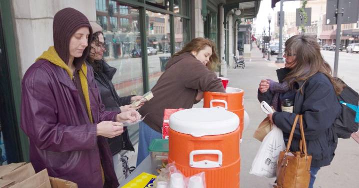 Joplin city manager asks food brigade to vacate sidewalk in front of City Hall
