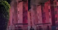 ¡Terror en la ZMG! Incendio en departamentos en Zapopan desata el pánico; mujer se lanza del segundo piso