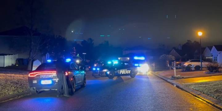 North Charleston Police: Burglary suspects barricade selves before surrendering