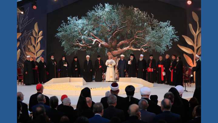 Pope in Lebanon asks for 'divine gift of peace' alongside country's Christian and Muslim leaders