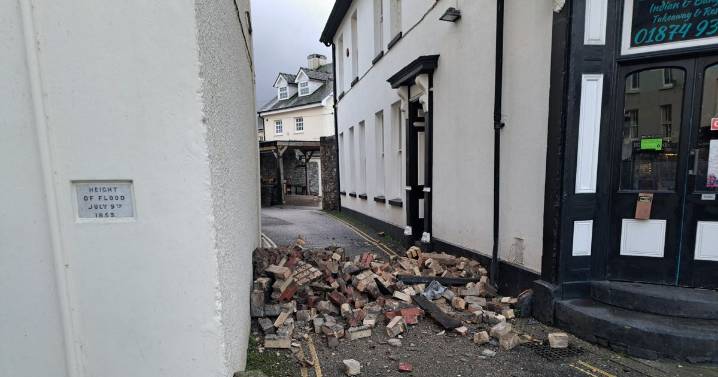 Moment chimney falls from building and crashes onto street below during Storm Bram