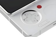 Ayaneo fabrica consolas, pero hoy ha anunciado su primer celular. Pocket Play se parece mucho a un legendario Xperia
