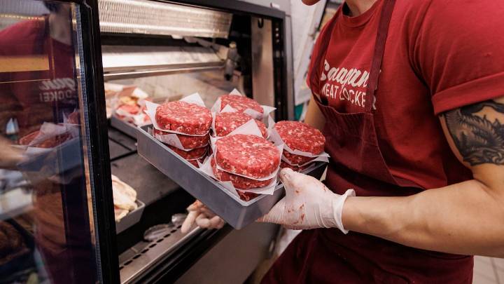 Family of four could pay $1,000 more for groceries in 2026, report warns