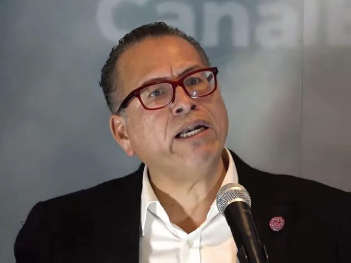 Phillip Butters renuncia al partido Avanza País y a su candidatura presidencial