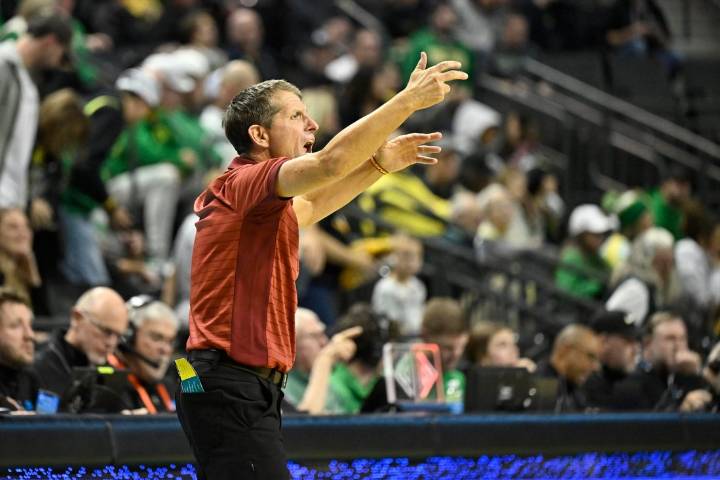 Deadspin | Southern California powers past San Diego thanks to 18-2 second-half run