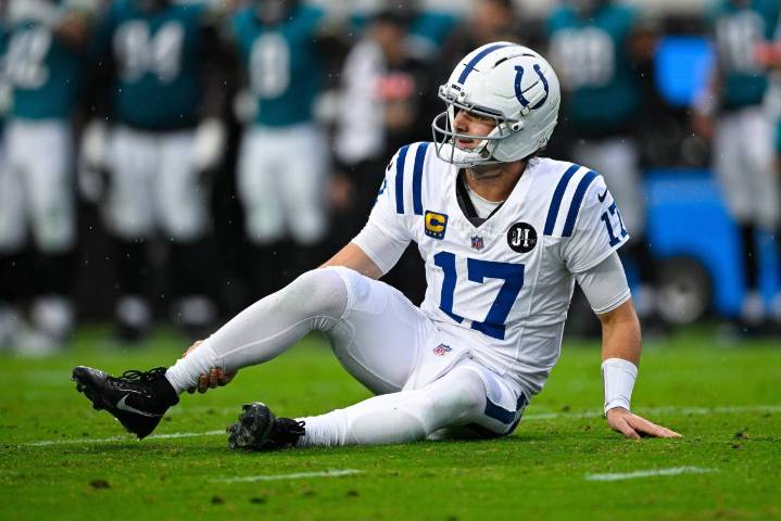 Alarma en Colts: Daniel Jones sale lesionado y quedaría fuera de la Temporada 2025