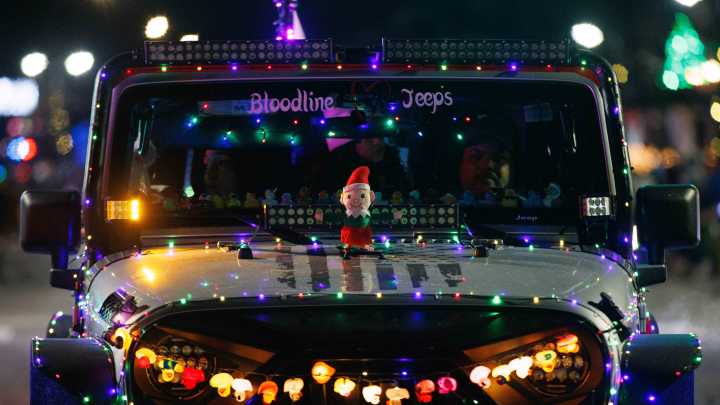 Are Christmas lights on cars legal in Alabama? Holiday rules explained