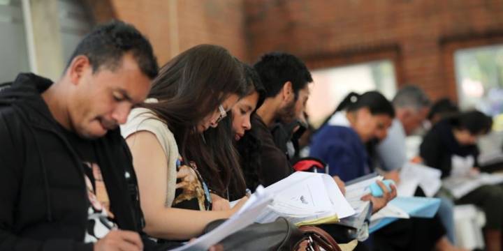 Trabajo sí hay antes de finalizar 2025: Bogotá anunció más de 900 vacantes laborales para diciembre