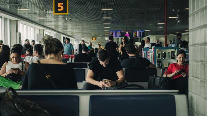 Estados Unidos Pedirá a Turistas sin Visa su Historial de Redes Sociales de los Últimos 5 Años