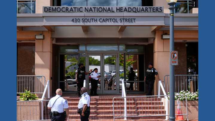 FBI makes arrest in investigation into pipe bombs placed in DC on eve of Jan. 6 riot, AP sources say