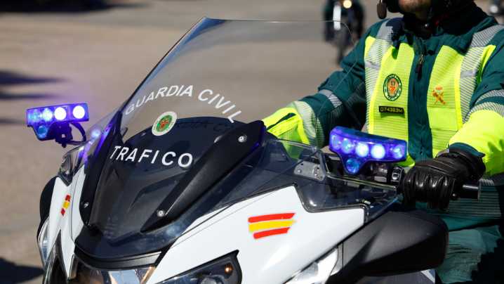 Cortes en la A92 a la altura de Pulianas tras el vuelco e incendio de un camión