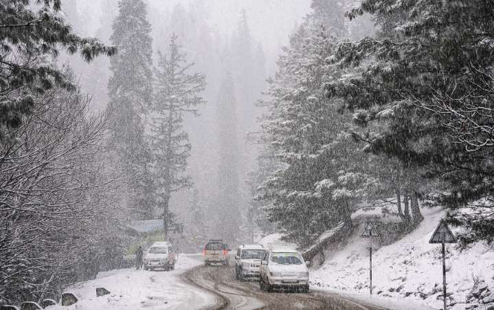 Fog Engulfs Valley; Snow Likely In Higher Reaches