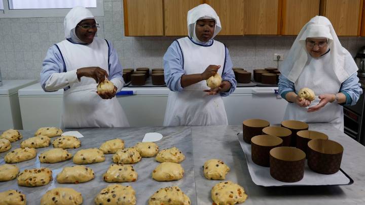 Las monjas clarisas de Ourense arrasan con su panetone: elaboran 150 al día para enviar por toda España
