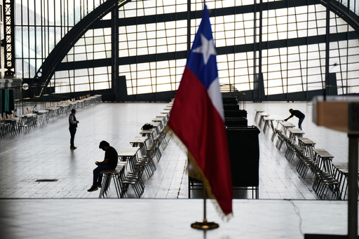 Chile vota en un polarizado balotaje presidencial entre una comunista y un ultraderechista