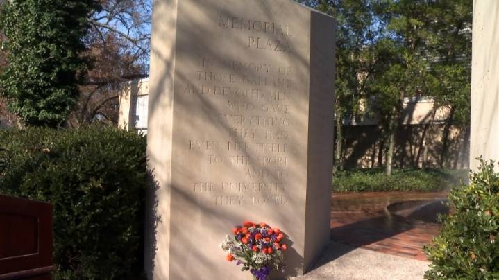 UE honors lives lost in 1977 plane crash