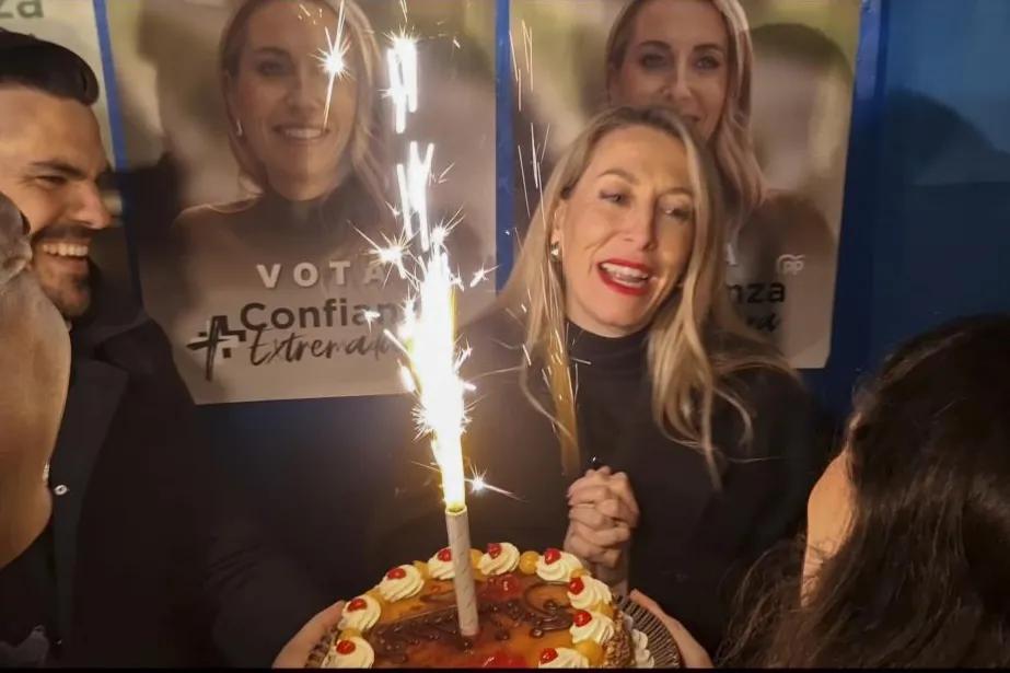 Guerra total PP-Vox en Extremadura: Guardiola acusa de "machista" a Abascal por pedir su cabeza a cambio de un hipotético apoyo