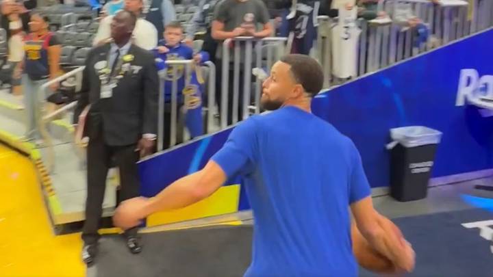 Lo de Stephen Curry no tiene nombre: ¡mete un triple desde el túnel de vestuarios!