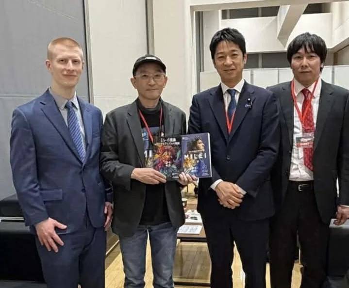 Milei envió copias de sus libros a representantes del Partido de la Restauración de Japón