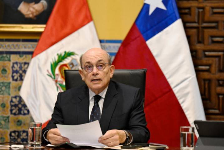 Canciller reafirma que migrantes en situación irregular no ingresarán al Perú