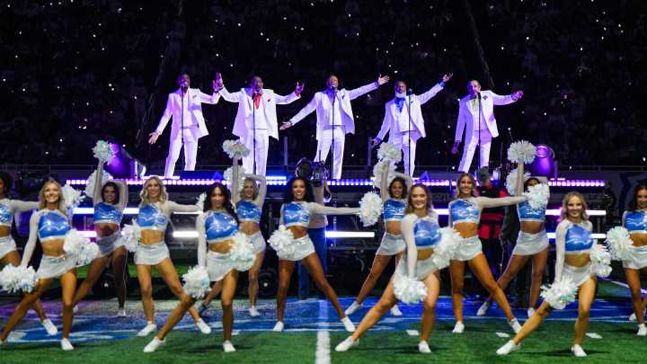 Temptations make their Ford Field bow with Lions
