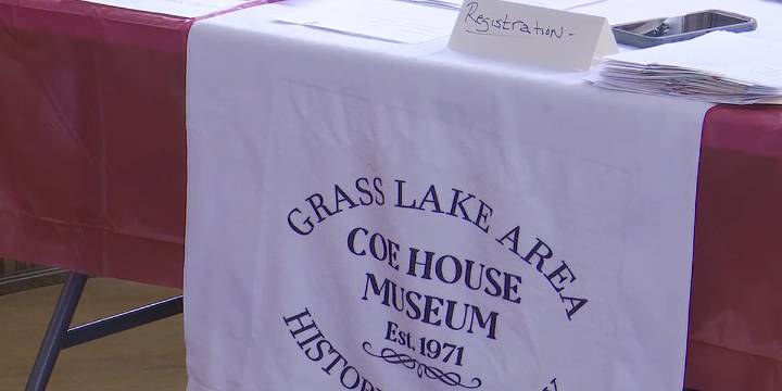 Grass Lake Area Historical Society holds annual Christmas auction