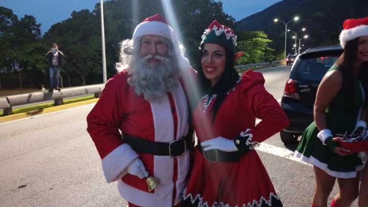 En Caracas se dio inicio a la Navidad con la llegada del Santa de la Cota Mil