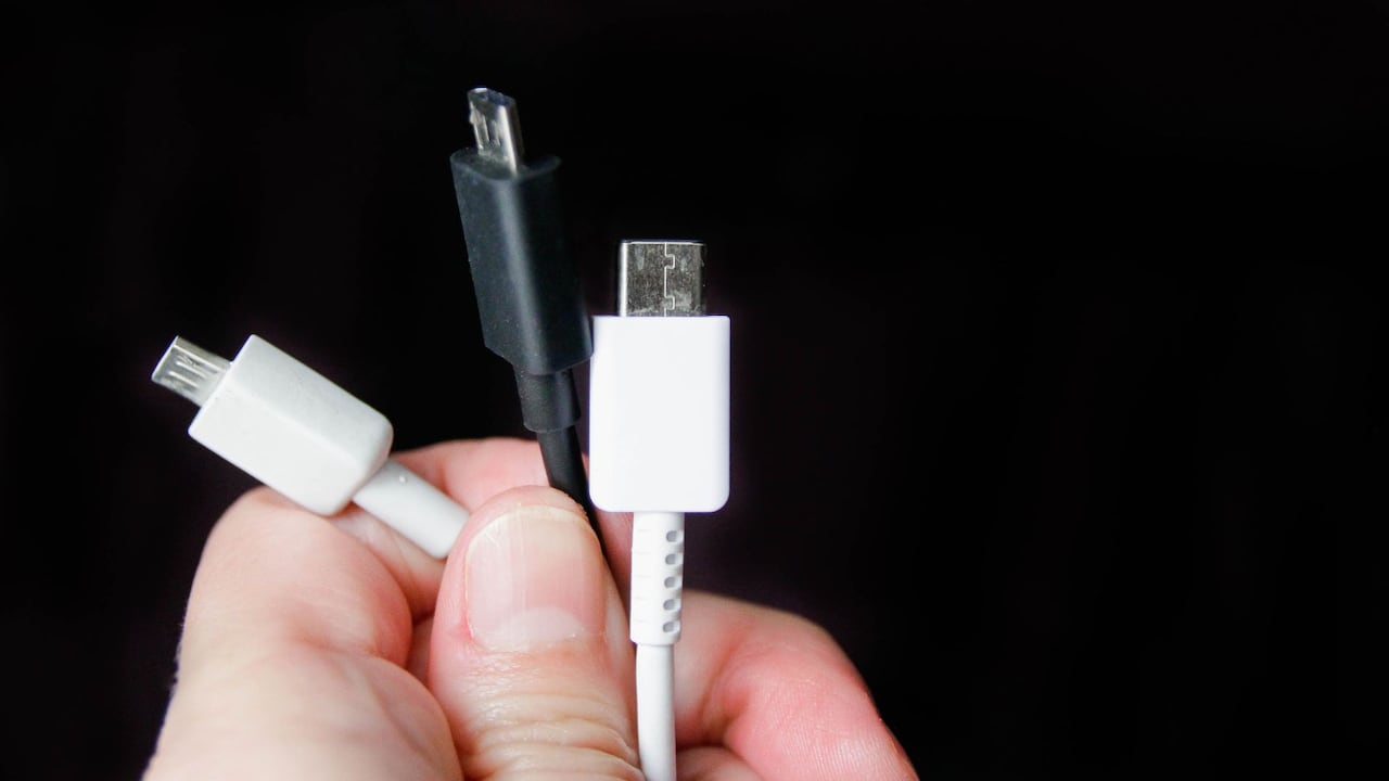 El potente cable USB que debería tener para lograr transferencias de archivos más rápidas y eficientes