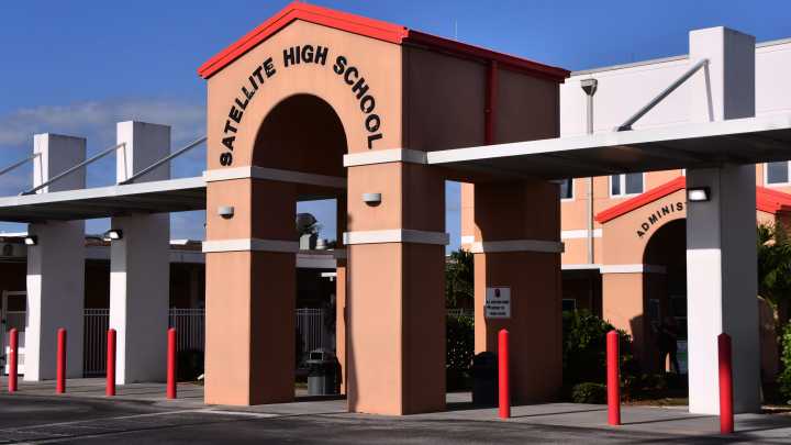 Threatening phone call at Satellite High prompts lockdowns