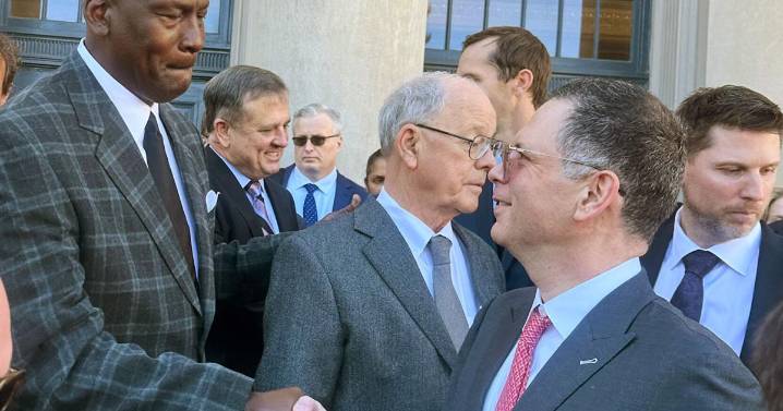 NASCAR settles federal antitrust case, gives all teams the permanent charters they wanted