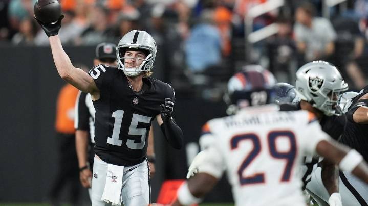 Kenny Pickett to start for Raiders against Eagles with Geno Smith out