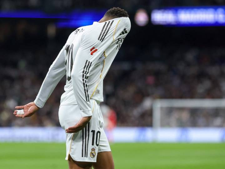 Real Madrid cae tras expulsiones y golazo antológico de 'taquito'