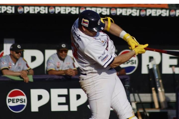 Balbino Fuenmayor saca otro jonrón y se pone a un cuadrangular de dos leyendas de la LVBP [+VIDEO]