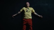 Flea presenta la canción “A Plea”, un regreso a sus raíces y con un video dirigido por su hija