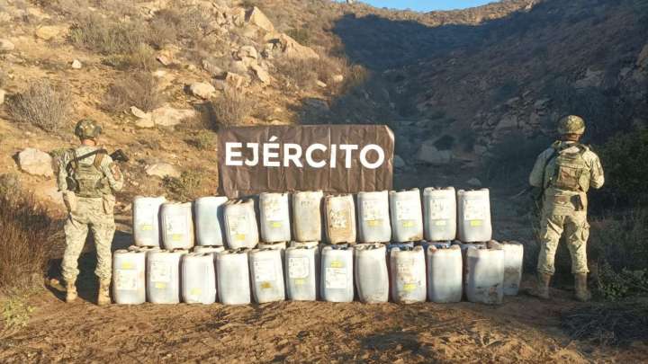 Encuentran Más de Dos Mil Litros de Químicos Enterrados para Elaborar Metanfetamina en BC