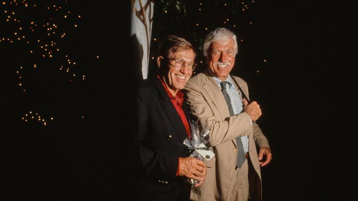 Dick Van Dyke Heartwarmingly Remembers Late Brother 8 Years After His Death